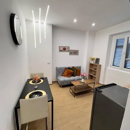 Cozy Near Downtown Apartamento Turín