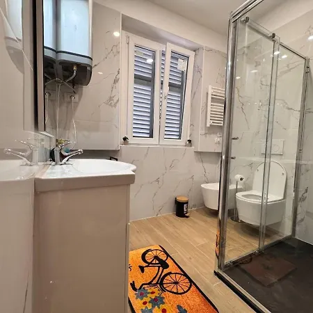 Cozy Near Downtown Apartman